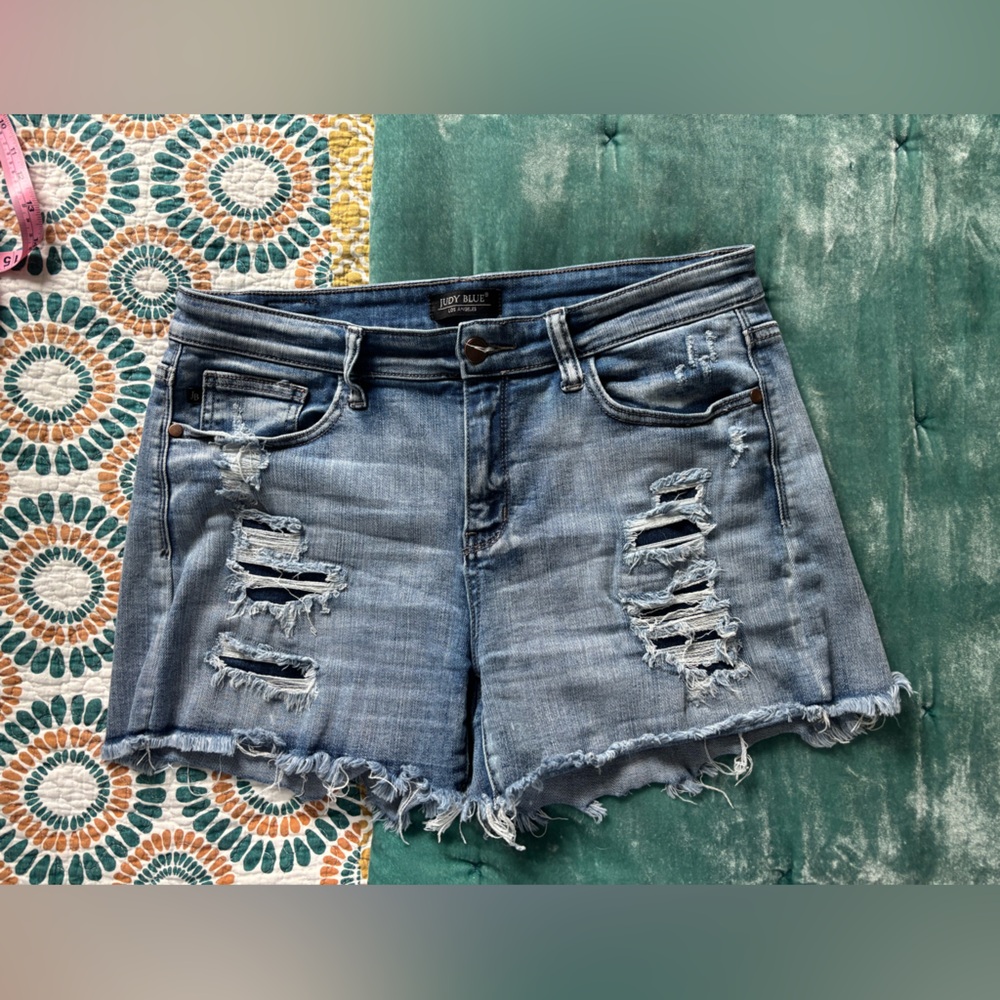 Judy Blue Distressed Denim Shorts in Light Blue